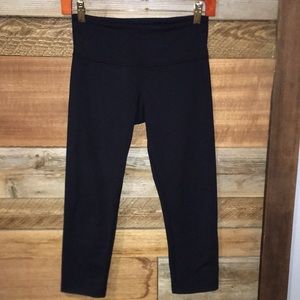 Black Lululemon capris